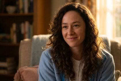 Άγιος έρωτας επεισόδια: Η Σοφία επιτίθεται στην Ελευθερία και δραπετεύει