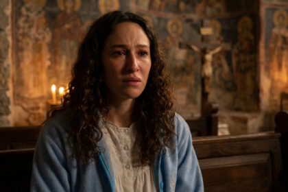 Άγιος έρωτας Σοφία: Η αδίστακτη επίθεση στην Ελευθερία, η εκδικητική μανία κατά της Χλόης και η επέμβαση της Θάλειας!