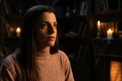 Η Γη της Ελιάς Ισμήνη: Ο Κωνσταντίνος την πιάνει στα πράσα!