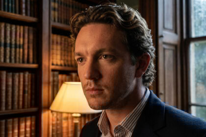 Να μ’ αγαπάς επόμενα Θεόφιλος: Ο Μάκης παίρνει τον έλεγχο