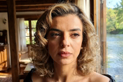 Το σπίτι δίπλα στο ποτάμι: Ο ανελέητος πόλεμος Ιάκωβου - Ιασωνίδη, ο ξυλοδαρμός της Τζένης και η πρόταση γάμου που σοκάρει!