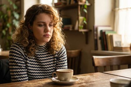 to-spiti-dipla-sto-potami-spoiler-xenia-feygei-hlias